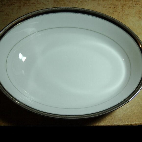Noritake Platinum 4360 Contemporary Fine Porcelain China Oval Serving Bowl - Picture 5 of 6